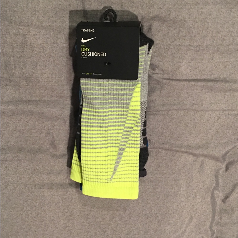 NEW NIKE DRY CUSHIONED CREW 3 PACK SOCKS MEN 8-12